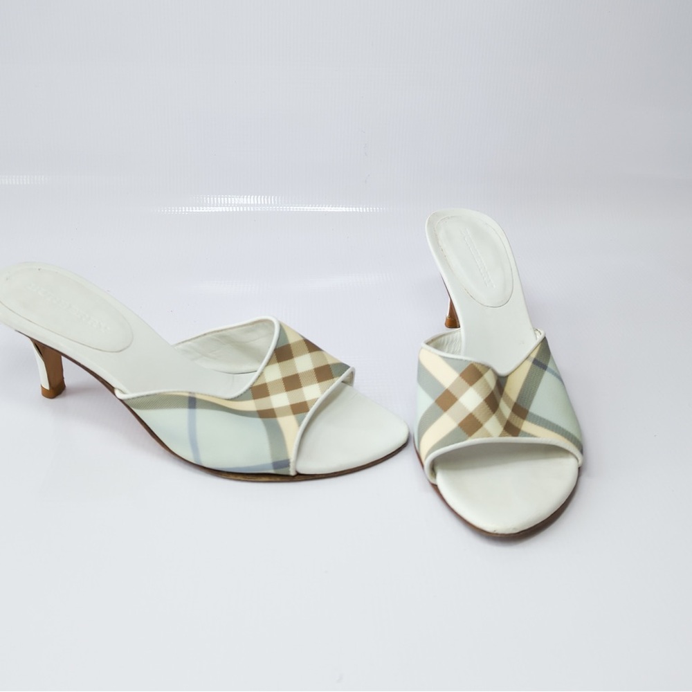 Burberry
 Heels